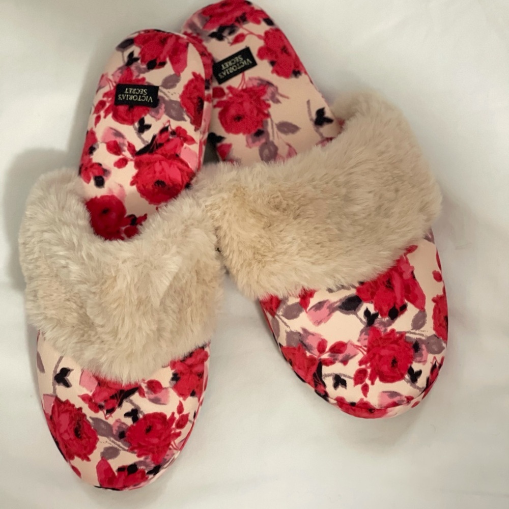 Victoria’s Secret Faux Fur Satin Slippers!